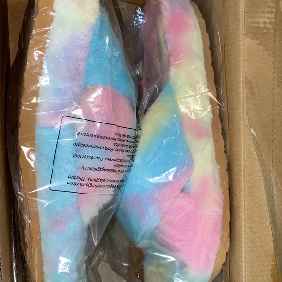 Steve Madden fuzzy Tye dye slippers size 10 - Picture 4 of 7